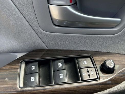 Used 2019 Toyota Sienna XLE w/ XLE Navigation Package AWD/4WD image 15