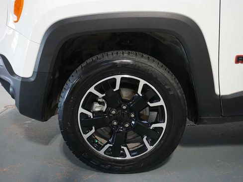 Used 2023 Jeep Renegade Trailhawk w/ Trailhawk Elite Group image 9