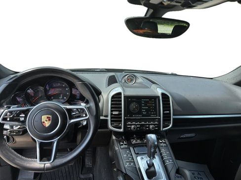 Used 2016 Porsche Cayenne AWD/4WD image 8