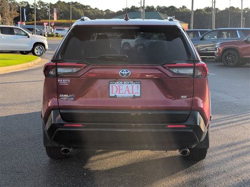 Used 2021 Toyota RAV4 SE image 4
