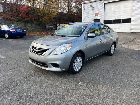 Used 2012 Nissan Versa SV w/ Convenience Pkg image 3