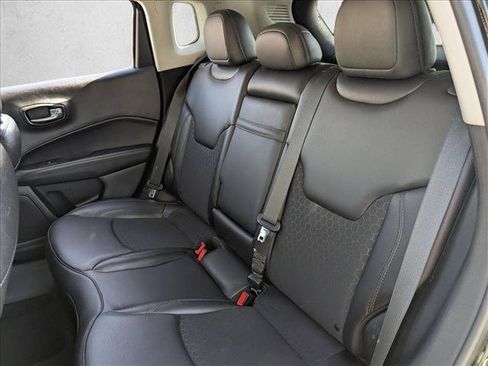 Used 2019 Jeep Compass Latitude FWD image 17