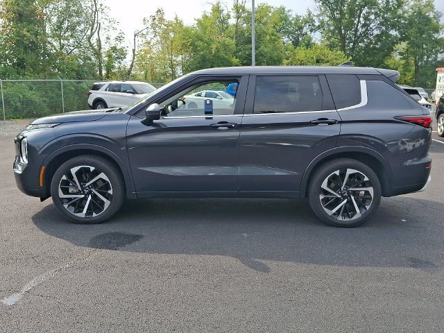 Used 2024 Mitsubishi Outlander AWD image 7