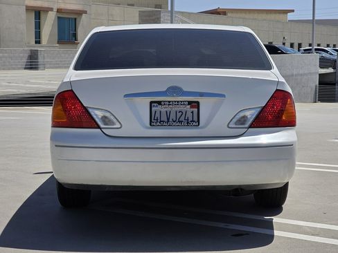 Used 2000 Toyota Avalon XL FWD image 6
