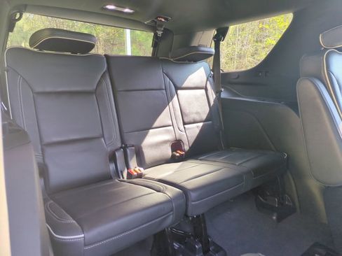 Used 2023 GMC Yukon SLT w/ SLT Luxury Package image 21