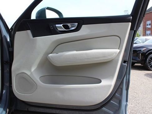 Certified 2023 Volvo XC60 B5 Plus AWD/4WD image 15