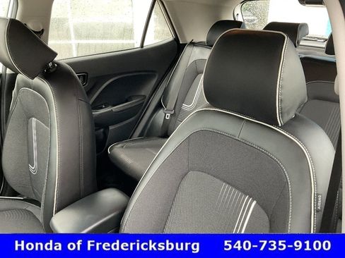 Used 2025 Hyundai Venue Limited FWD image 25