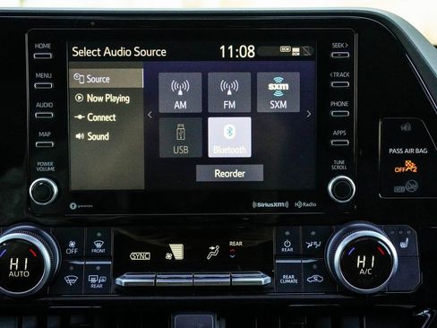 Used 2022 Toyota Highlander XLE image 24