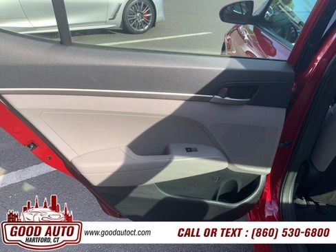 Used 2017 Hyundai Elantra SE w/ Cargo Package FWD image 11