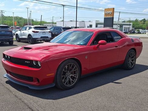 Used 2016 Dodge Challenger SRT Hellcat RWD image 3