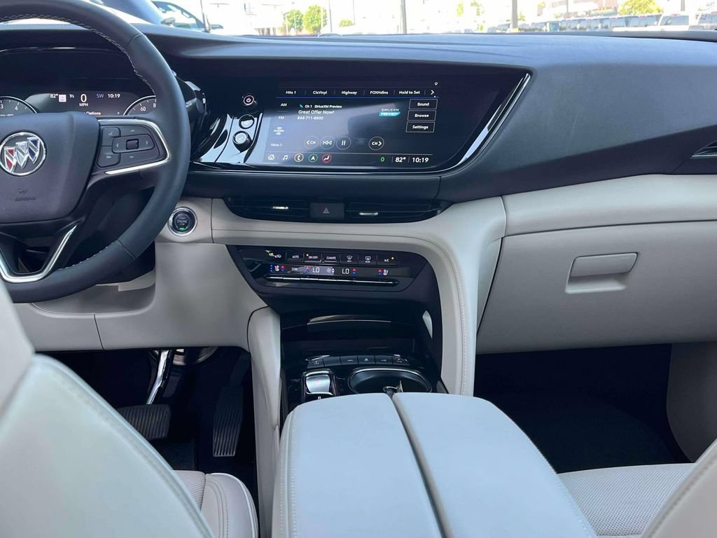 Certified 2022 Buick Envision Avenir w/ Technology Package II FWD image 13