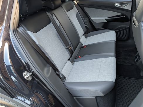 Used 2025 Volkswagen ID.4 Limited image 19