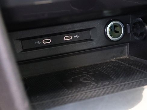 Used 2022 Volkswagen Tiguan SE R-Line image 18