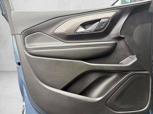 Used 2024 GMC Terrain SLE image 10