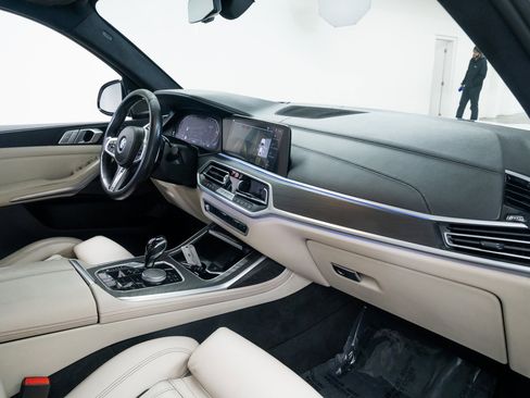 Used 2021 BMW X7 xDrive40i w/ M Sport Package image 26