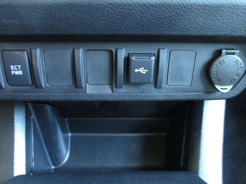 Used 2020 Toyota Tacoma SR image 23