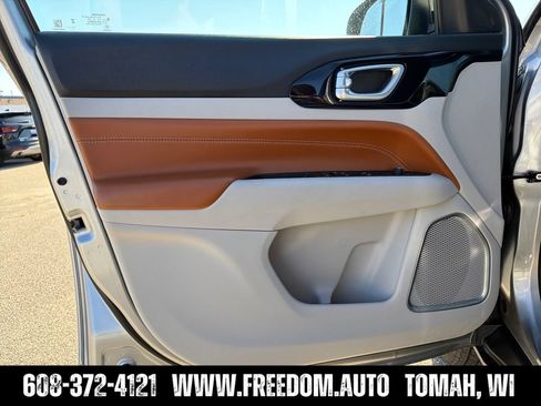 Used 2024 Jeep Compass Limited AWD/4WD image 10