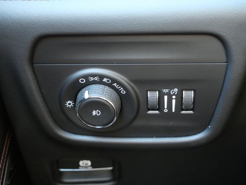 Used 2022 Jeep Grand Cherokee L Summit AWD/4WD image 25