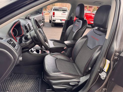 Used 2021 Jeep Compass Trailhawk image 9