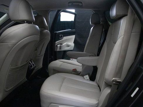 Used 2022 Kia Sorento S image 21