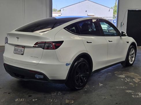 Used 2021 Tesla Model Y Long Range AWD/4WD image 4