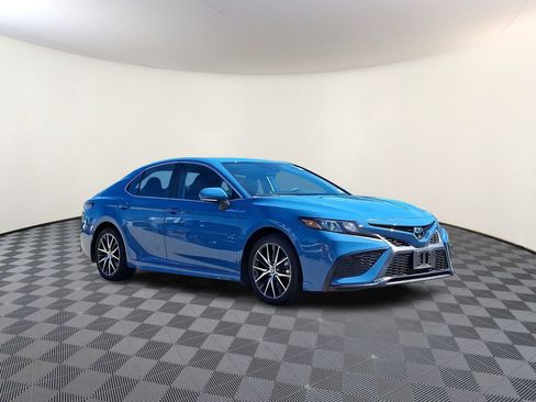 Used 2024 Toyota Camry SE AWD/4WD image 4