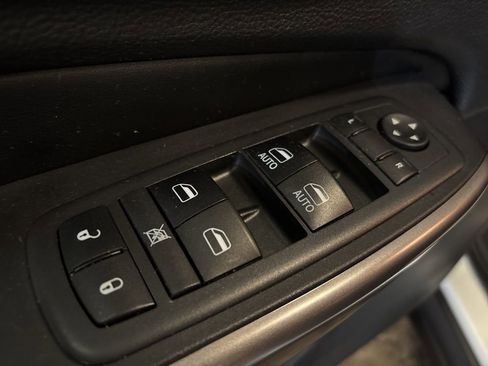 Used 2019 Jeep Cherokee Limited w/ Technology Group AWD/4WD image 18