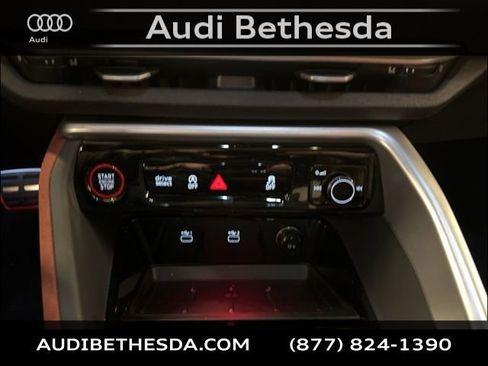 New 2025 Audi SQ5 Prestige image 18