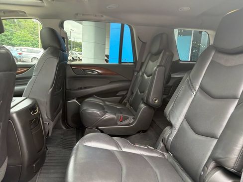 Certified 2019 Cadillac Escalade Premium Luxury AWD/4WD image 25