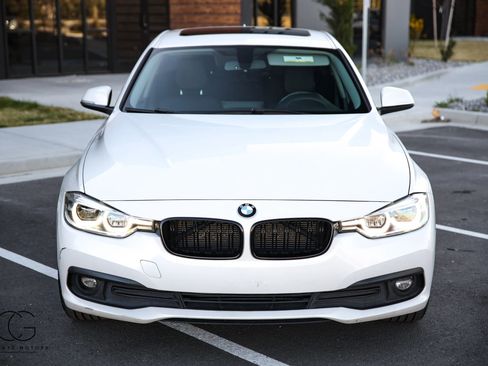 Used 2018 BMW 320i xDrive Sedan AWD/4WD image 40