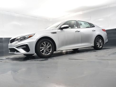 Used 2019 Kia Optima LX image 24