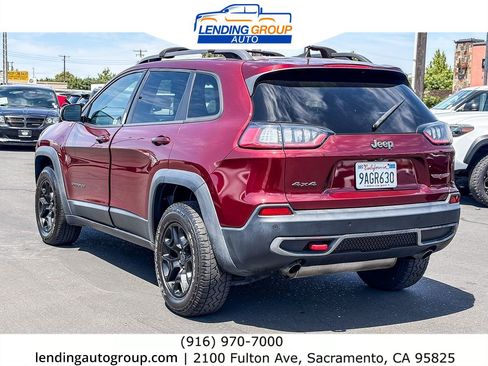 Used 2019 Jeep Cherokee Trailhawk AWD/4WD image 2