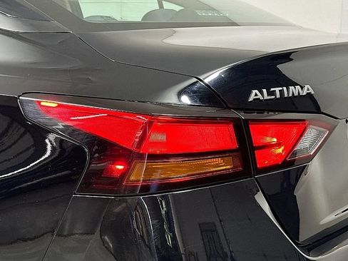 Used 2024 Nissan Altima 2.5 SV FWD image 23