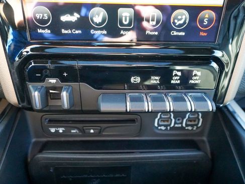 Used 2019 RAM 3500 Laramie image 27