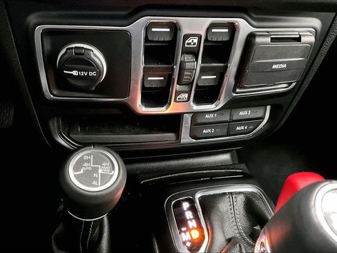 Used 2024 Jeep Wrangler High Altitude image 24