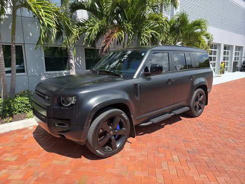Used 2023 Land Rover Defender 130 X-Dynamic SE AWD/4WD image 2