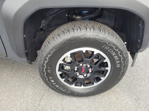 Used 2024 Toyota Tacoma TRD Off-Road image 15