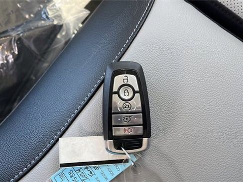 Used 2024 Ford Escape SE w/ PHEV Premium Package FWD image 32