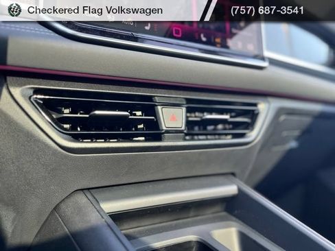 Used 2025 Volkswagen Tiguan SE AWD/4WD image 43