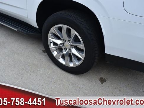 Used 2022 Chevrolet Suburban Premier image 17