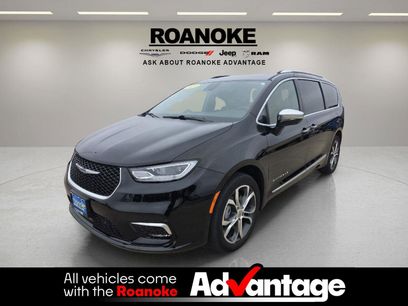 Used 2024 Chrysler Pacifica Pinnacle w/ Trailer Tow Group