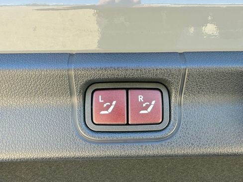 Used 2023 Mercedes-Benz EQE 350+ 4MATIC Sedan w/ Exclusive Trim Package image 19