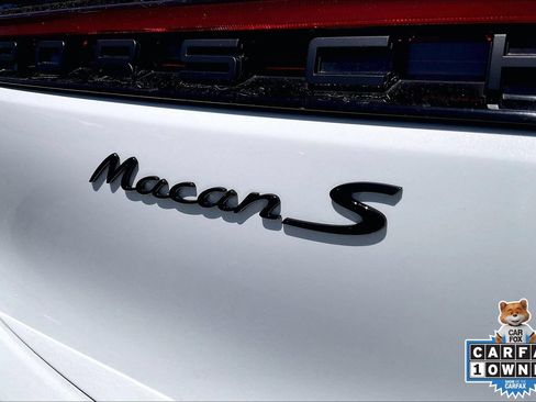 Used 2023 Porsche Macan S AWD/4WD image 30
