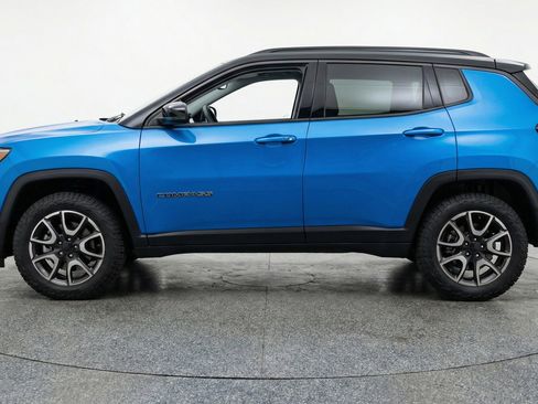 Used 2025 Jeep Compass Trailhawk AWD/4WD image 5
