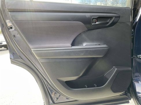 Used 2023 Toyota Highlander LE image 16