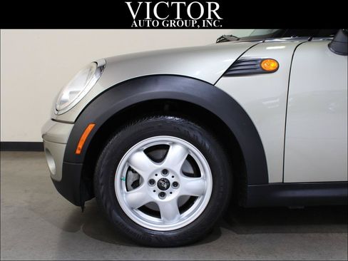 Used 2009 MINI Cooper Clubman Hardtop FWD image 5