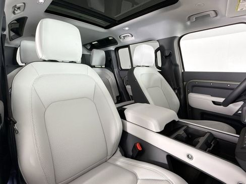 Used 2025 Land Rover Defender 110 X-Dynamic SE image 14