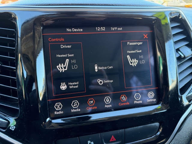 Used 2020 Jeep Cherokee Limited AWD/4WD image 18