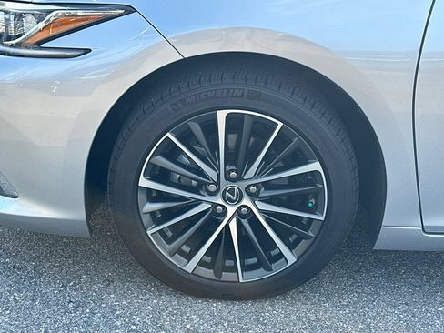 Used 2024 Lexus ES 350 w/ Premium Package FWD image 11