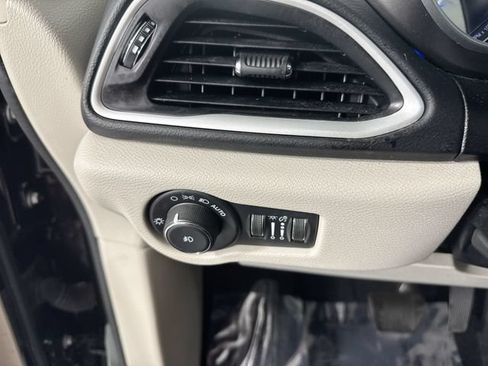 Used 2024 Chrysler Pacifica Touring-L FWD image 14